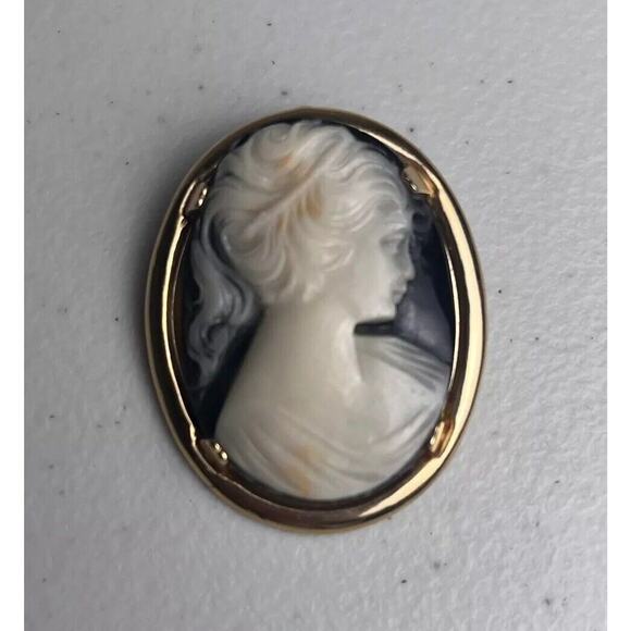 Vintage Cameo Brooches Ornate Gold Tone Oval Carved Resin Pin Jewelry Lot of 2 - Picture 4 of 13